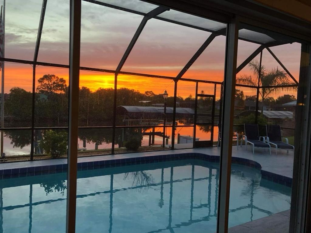 Pet Friendly Canal Front 3-Bedroom Grand Villa With Pool, Linai And Dock Port Charlotte Exterior foto