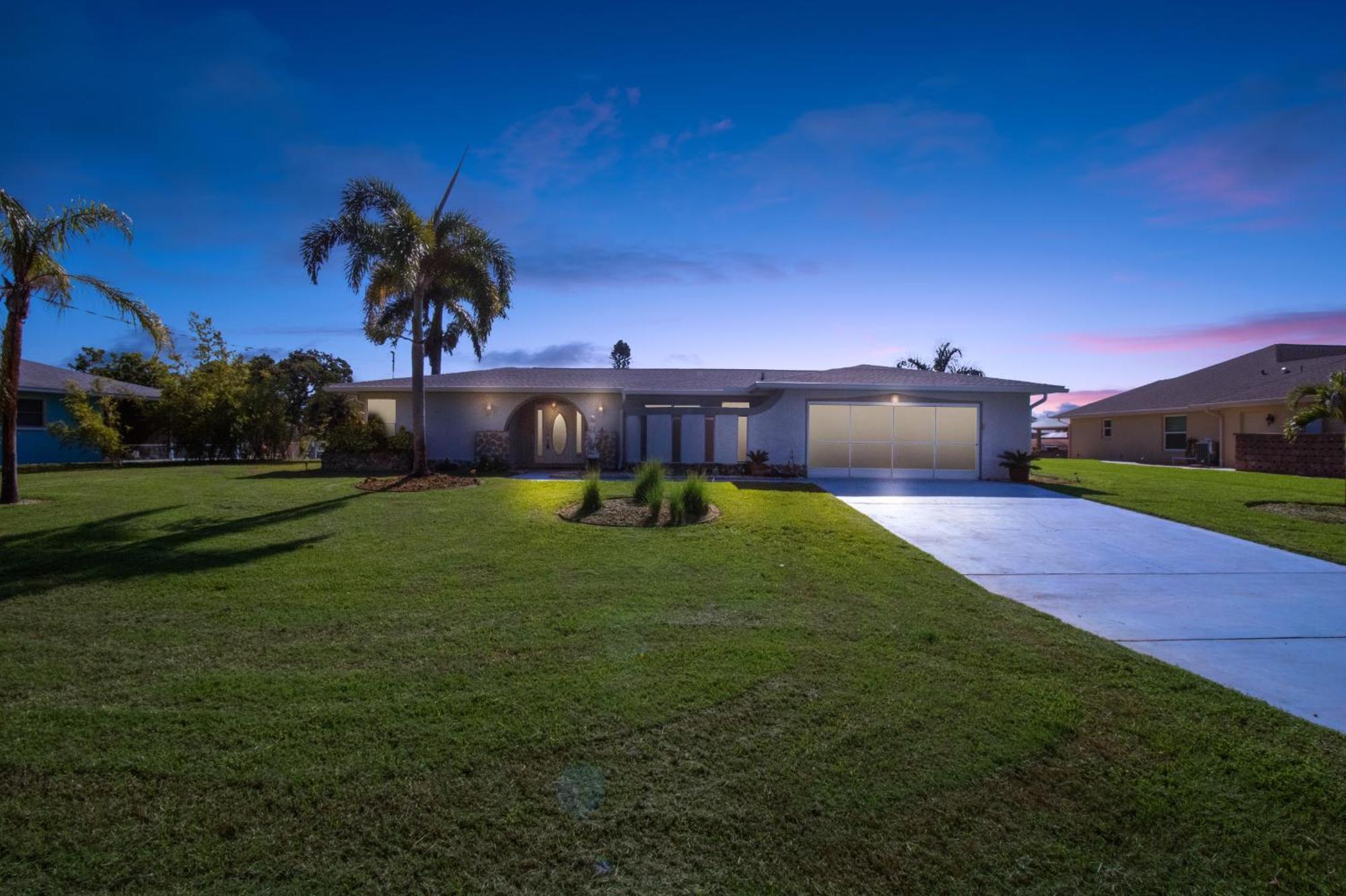 Pet Friendly Canal Front 3-Bedroom Grand Villa With Pool, Linai And Dock Port Charlotte Exterior foto