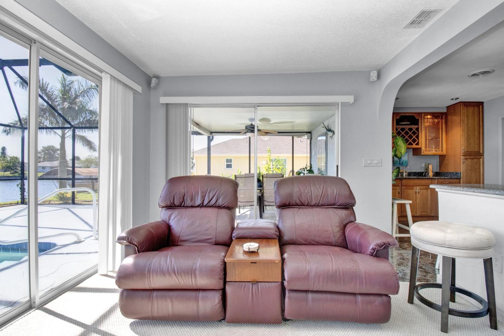 Pet Friendly Canal Front 3-Bedroom Grand Villa With Pool, Linai And Dock Port Charlotte Exterior foto
